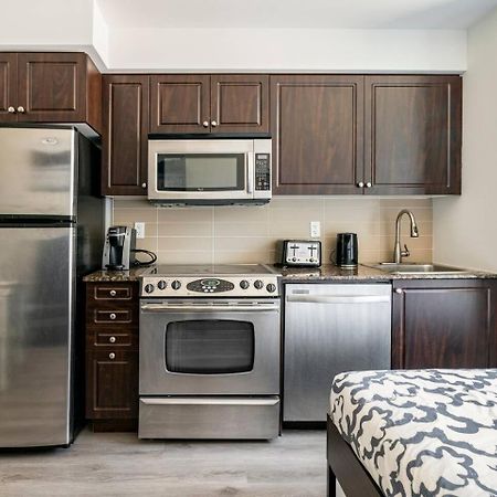 Luxury Suites Steps To Cn Tower Toronto Eksteriør bilde